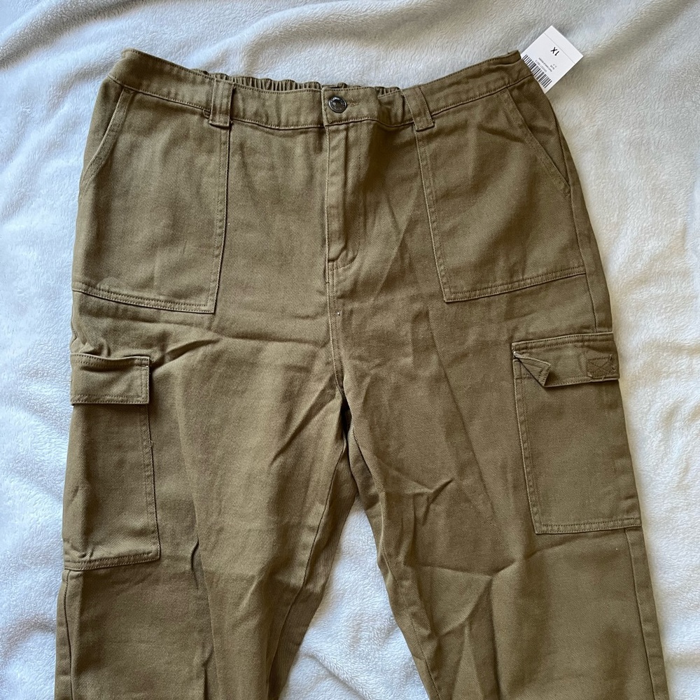 Forever 21 Olive Cargo Pants Size 1X Brand New With Tags